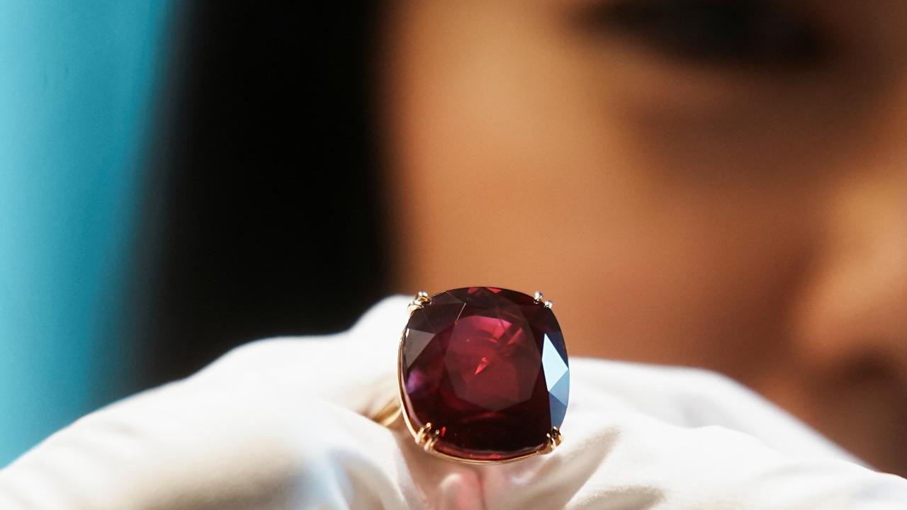 Dünyanın en büyük yakutu satışa çıkıyor 3