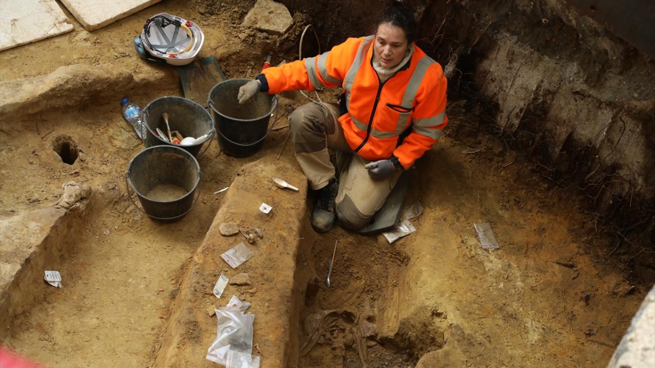 Paris'te 50 antik mezar bulundu 13