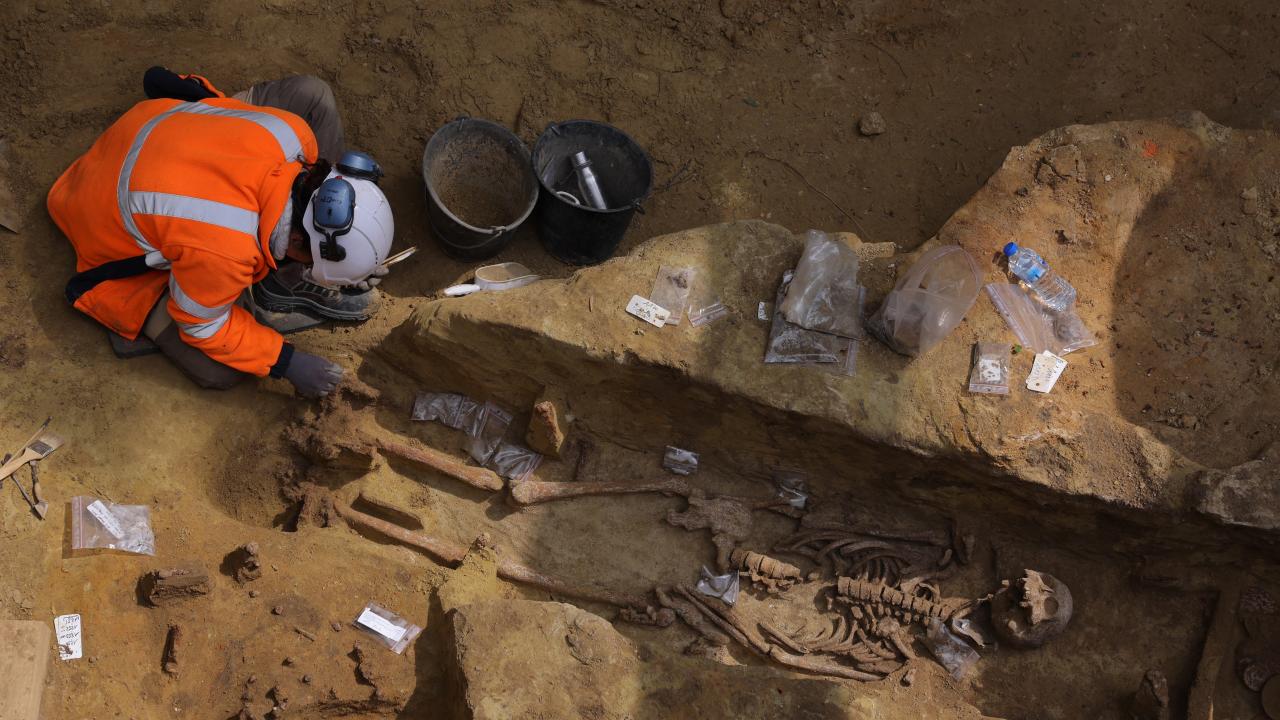 Paris'te 50 antik mezar bulundu 7