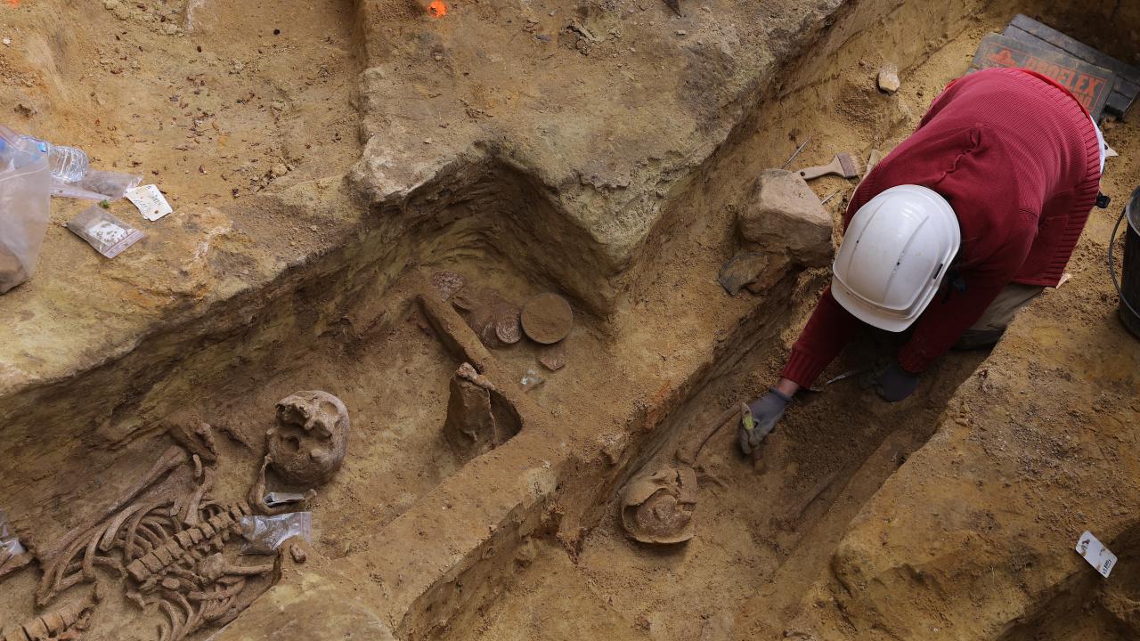 Paris'te 50 antik mezar bulundu 8