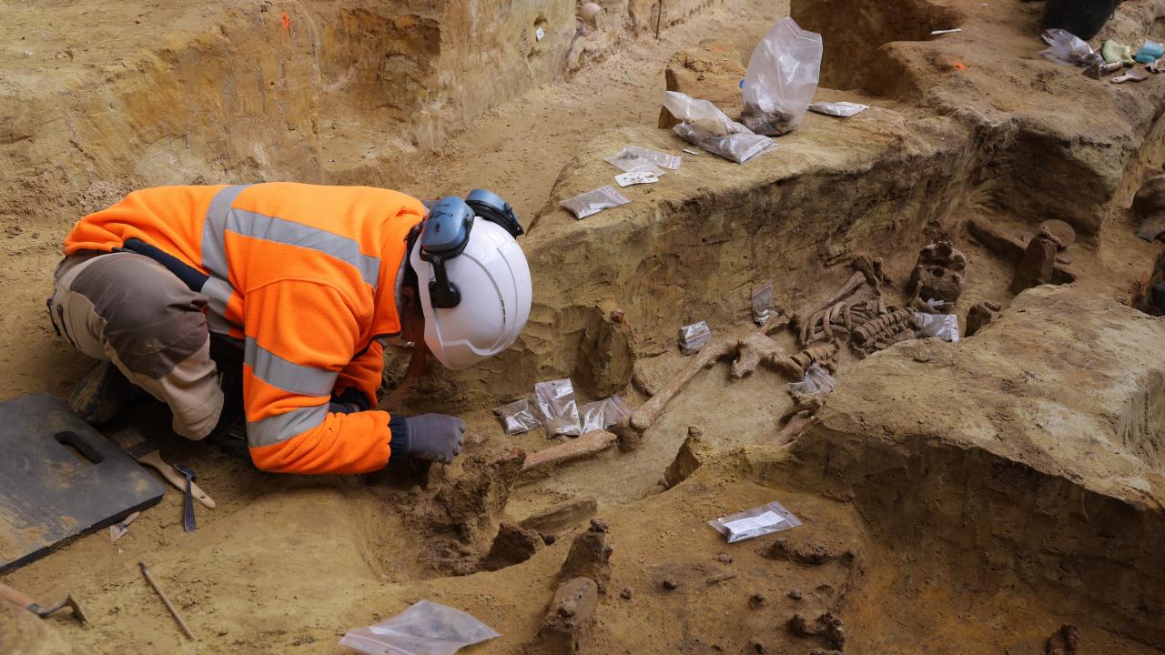 Paris'te 50 antik mezar bulundu 5