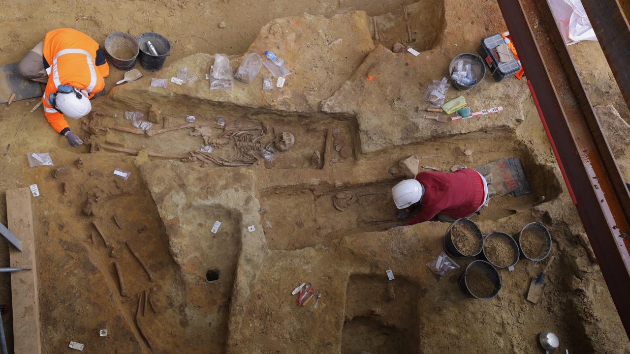 Paris'te 50 antik mezar bulundu 3