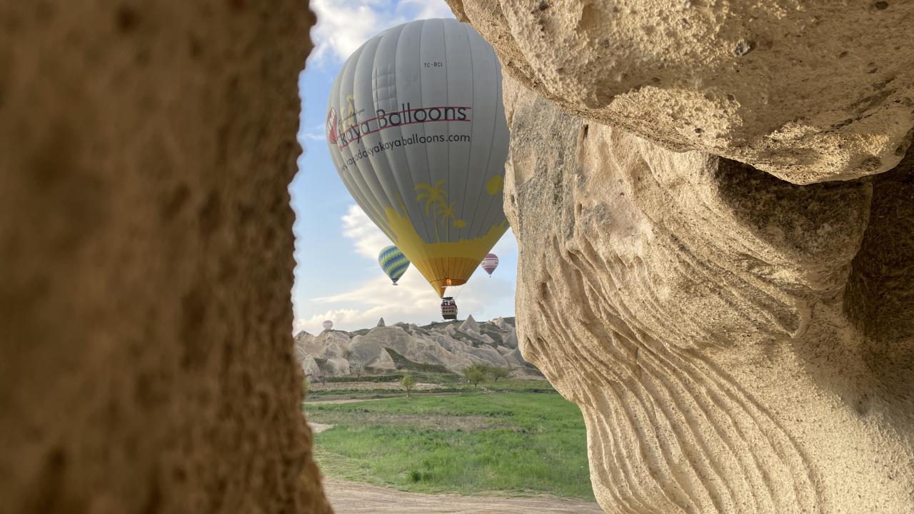 Sıcak hava balonları peribacaları üzerinde süzüldü 2