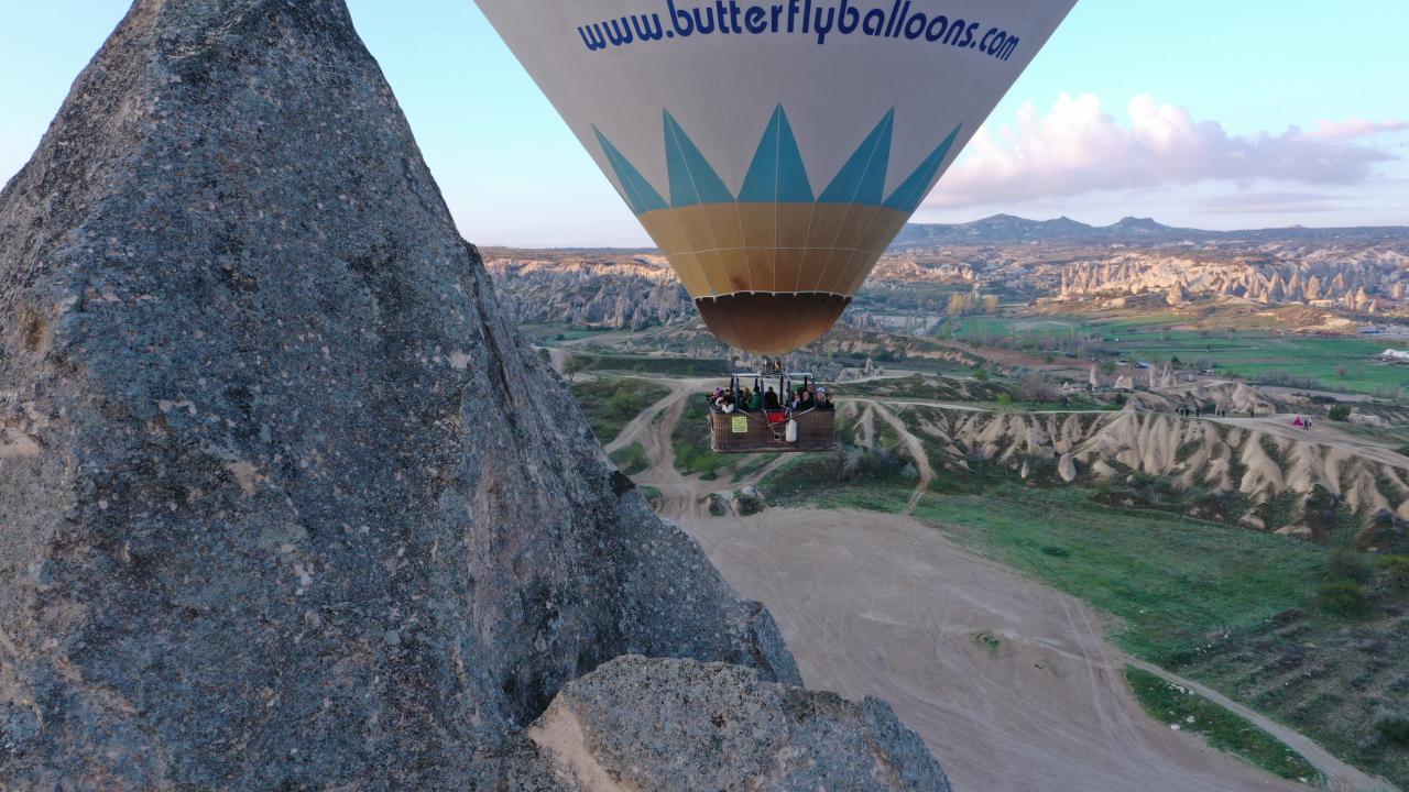 Sıcak hava balonları peribacaları üzerinde süzüldü 11