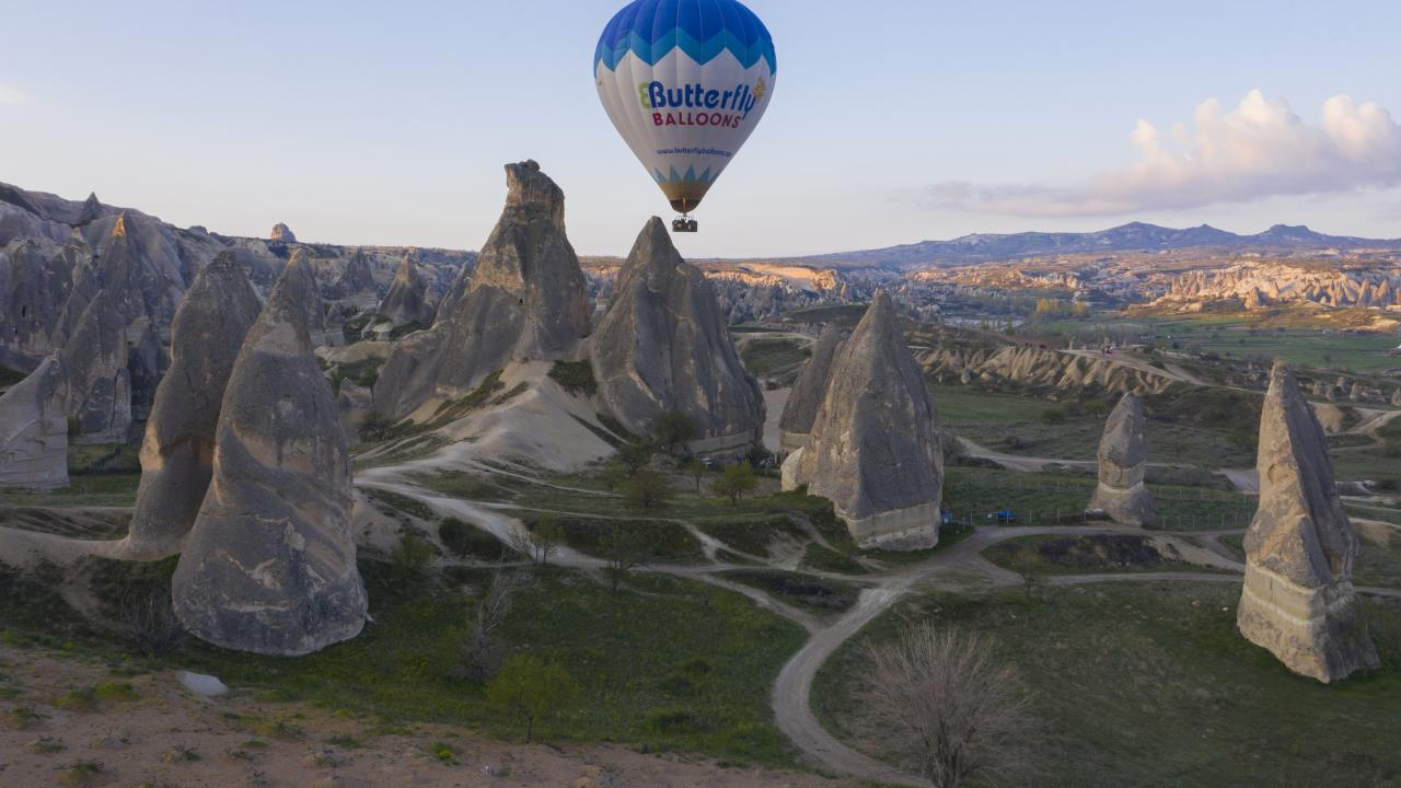 Sıcak hava balonları peribacaları üzerinde süzüldü 4