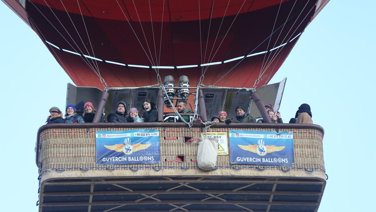 Sıcak hava balonları peribacaları üzerinde süzüldü 6