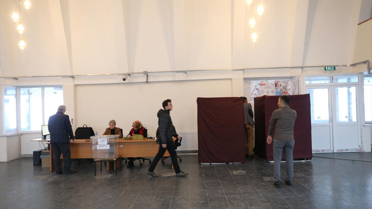 Yurt dışında ve sınır kapılarında oy verme işlemi başladı 12