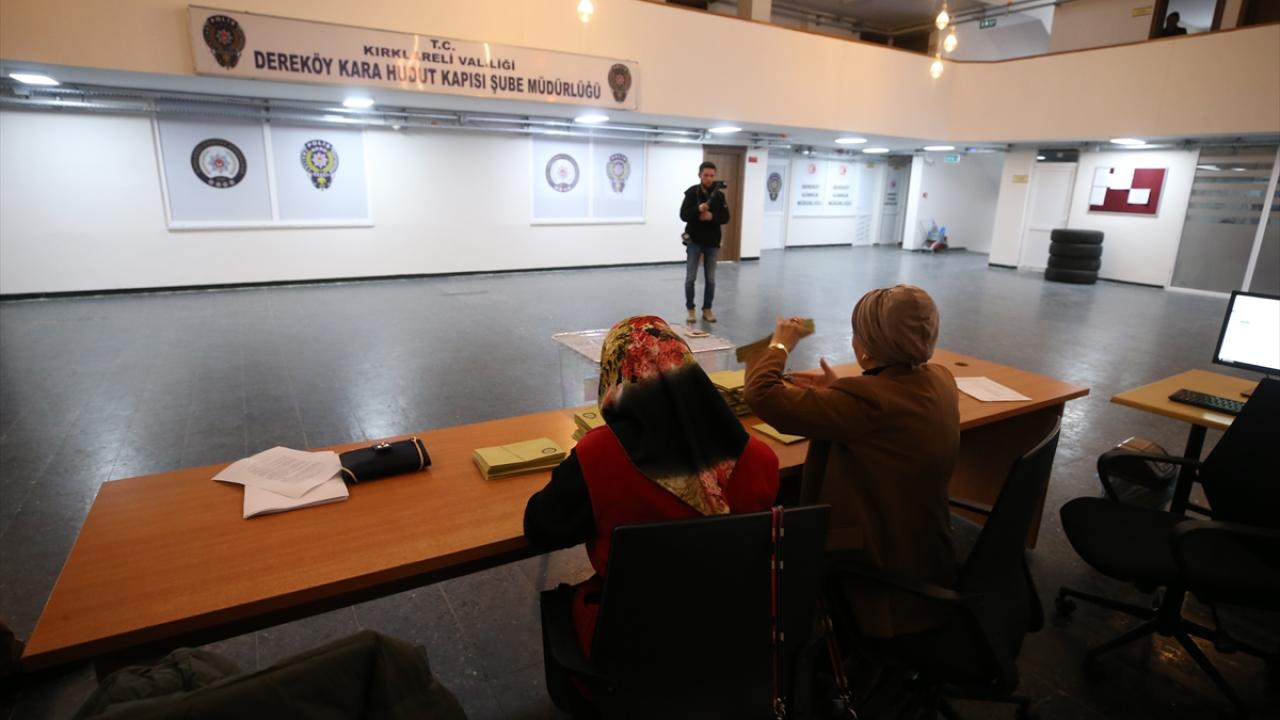 Yurt dışında ve sınır kapılarında oy verme işlemi başladı 5