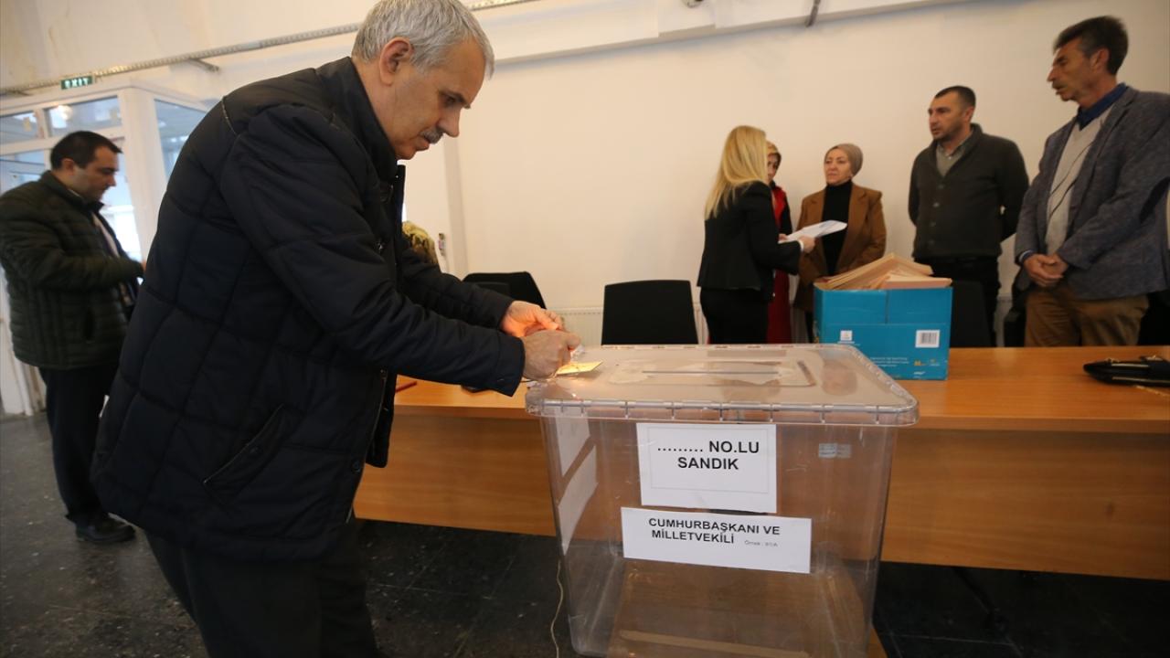 Yurt dışında ve sınır kapılarında oy verme işlemi başladı 6