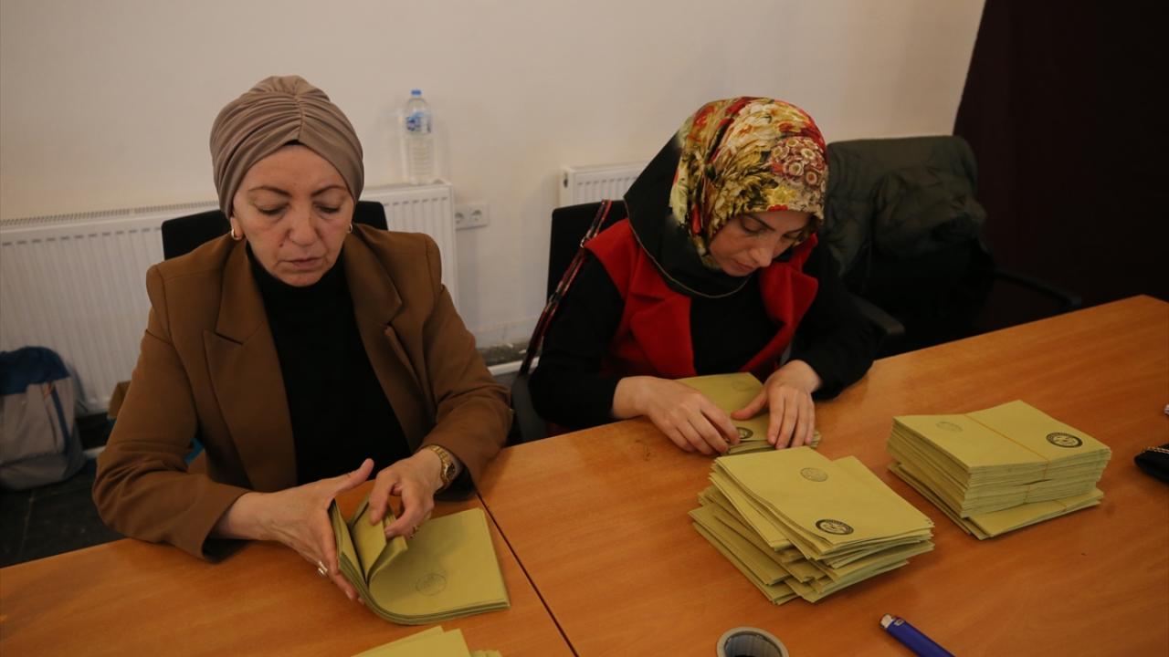 Yurt dışında ve sınır kapılarında oy verme işlemi başladı 9