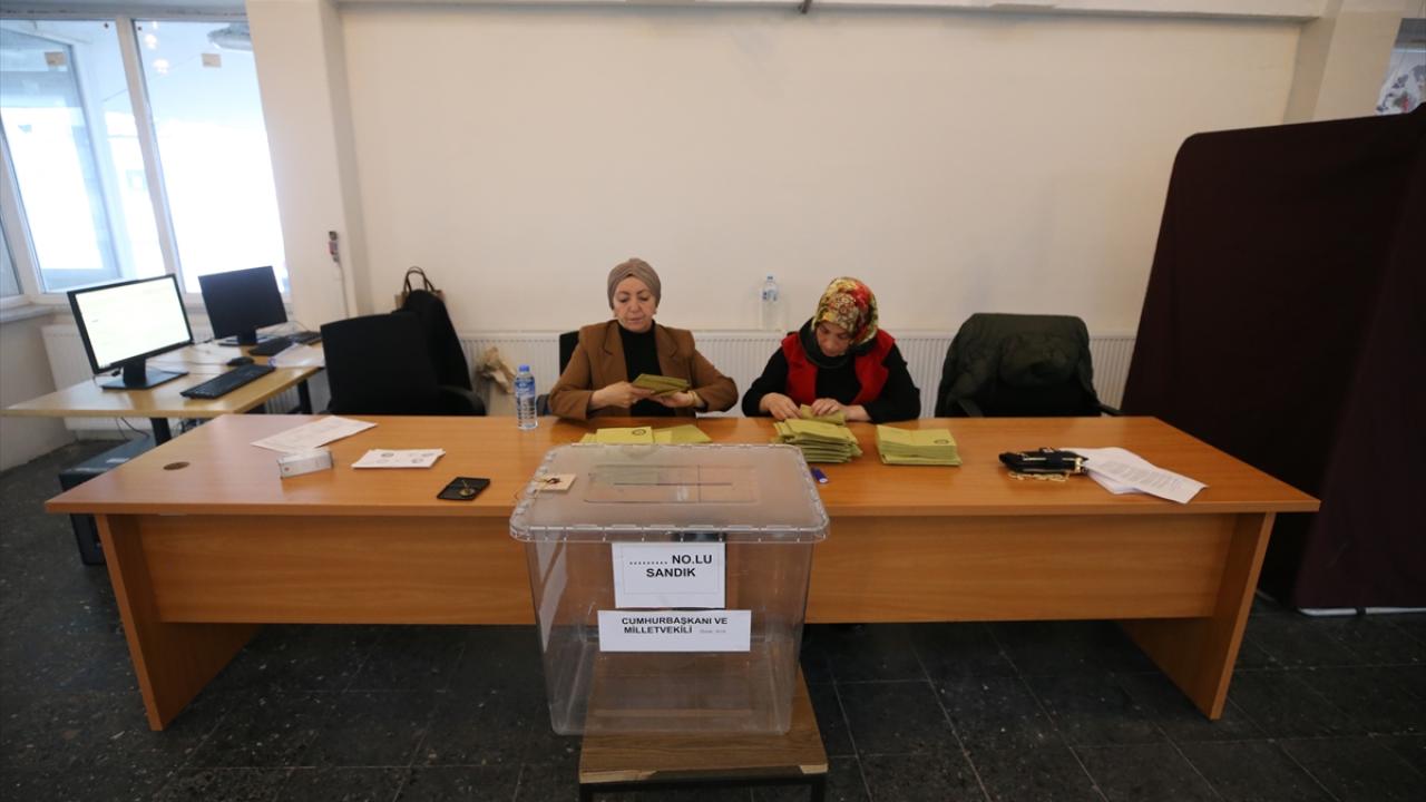 Yurt dışında ve sınır kapılarında oy verme işlemi başladı 8