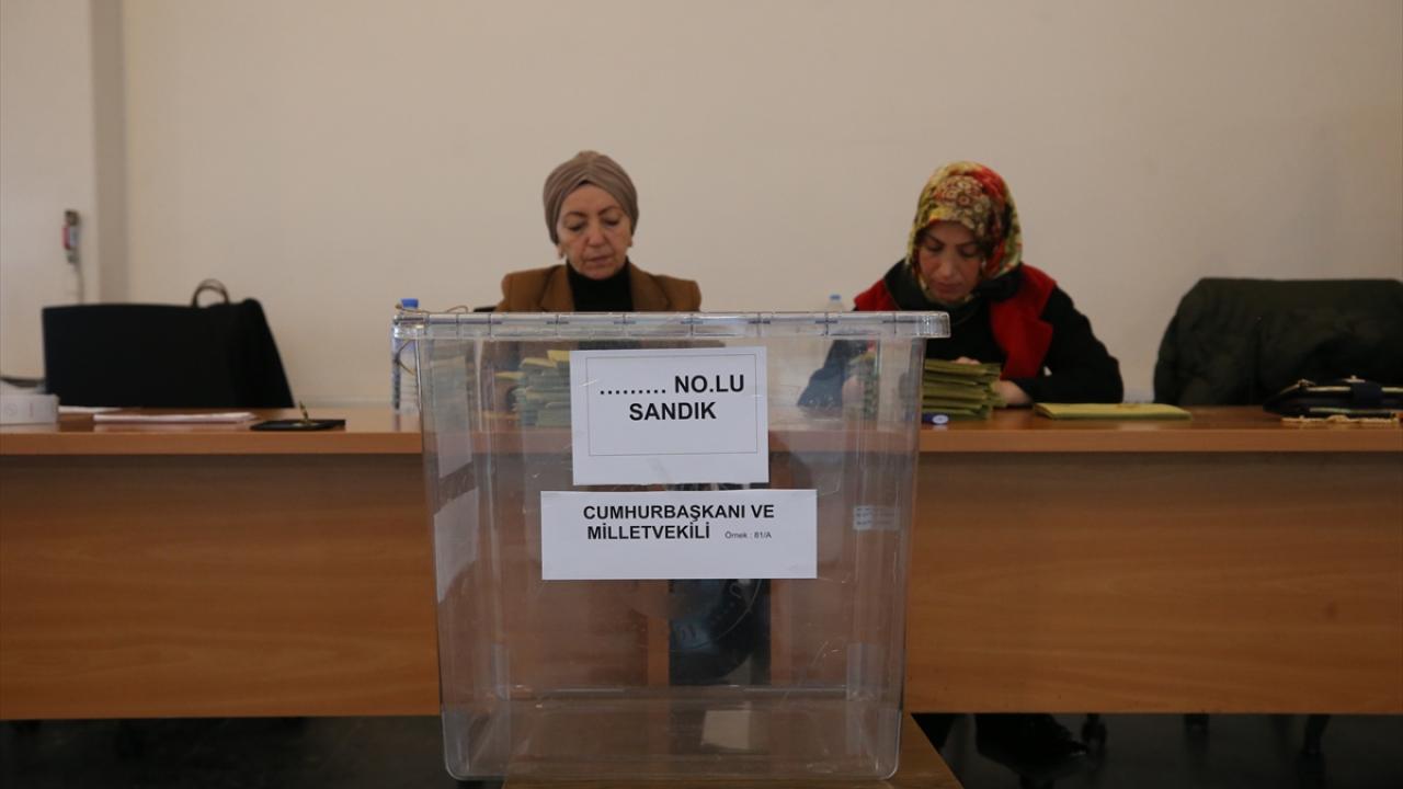 Yurt dışında ve sınır kapılarında oy verme işlemi başladı 11