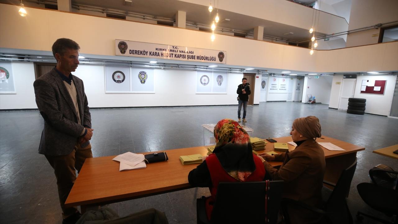 Yurt dışında ve sınır kapılarında oy verme işlemi başladı 10