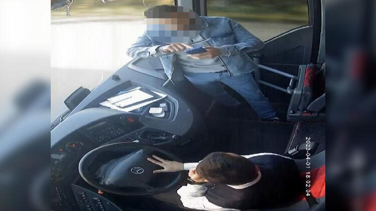 Film gibi olay… Şoförü bıçakla rehin alıp, yolcu otobüsünü kaçırdı 2