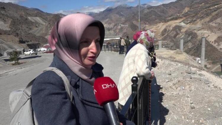 Doğup büyüdükleri yeri son kez uzaktan izlediler… Suya gömülen anılara veda 11