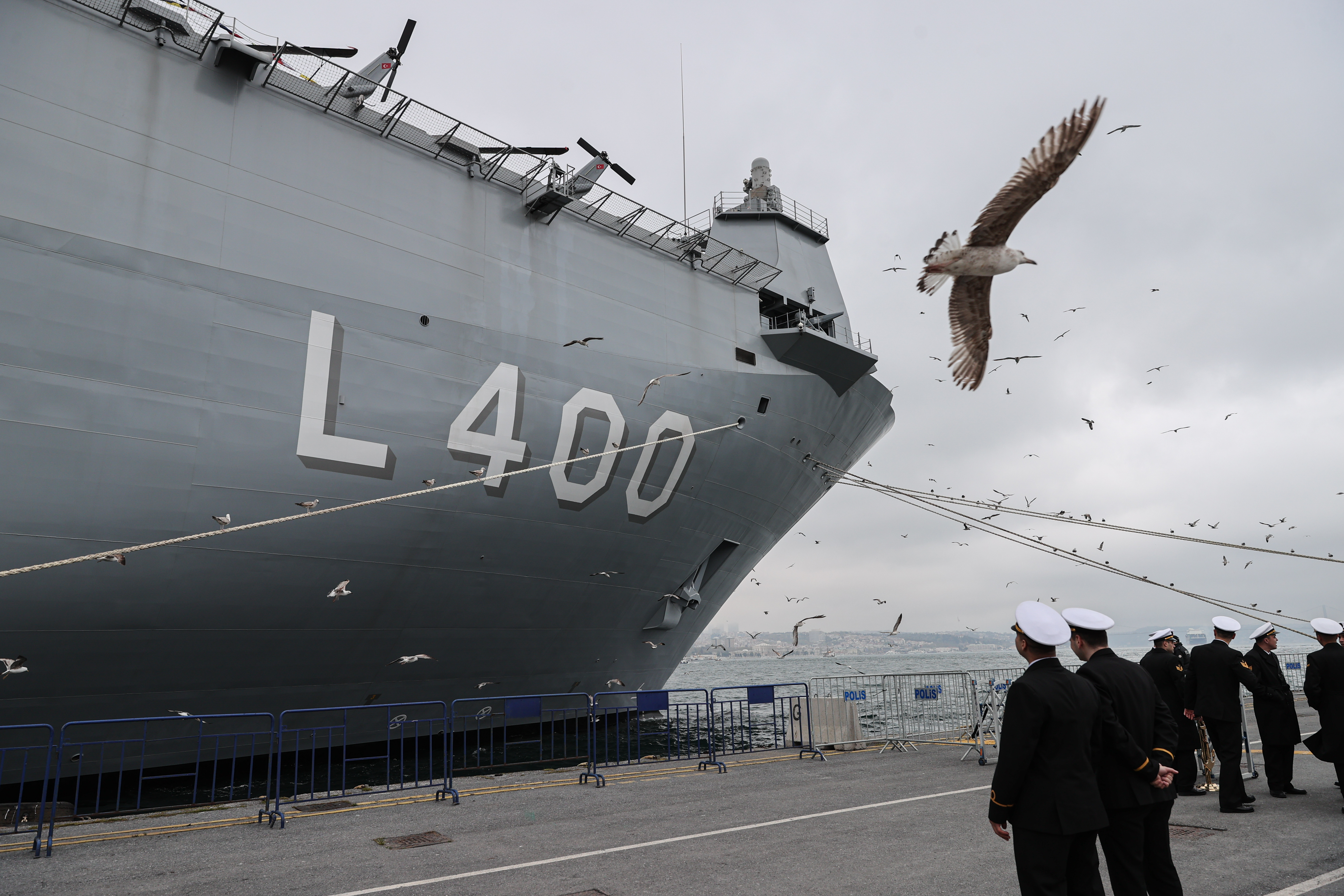 TCG Anadolu gemisi, Sarayburnu Limanı'nda ziyaretçi akınına uğradı 7