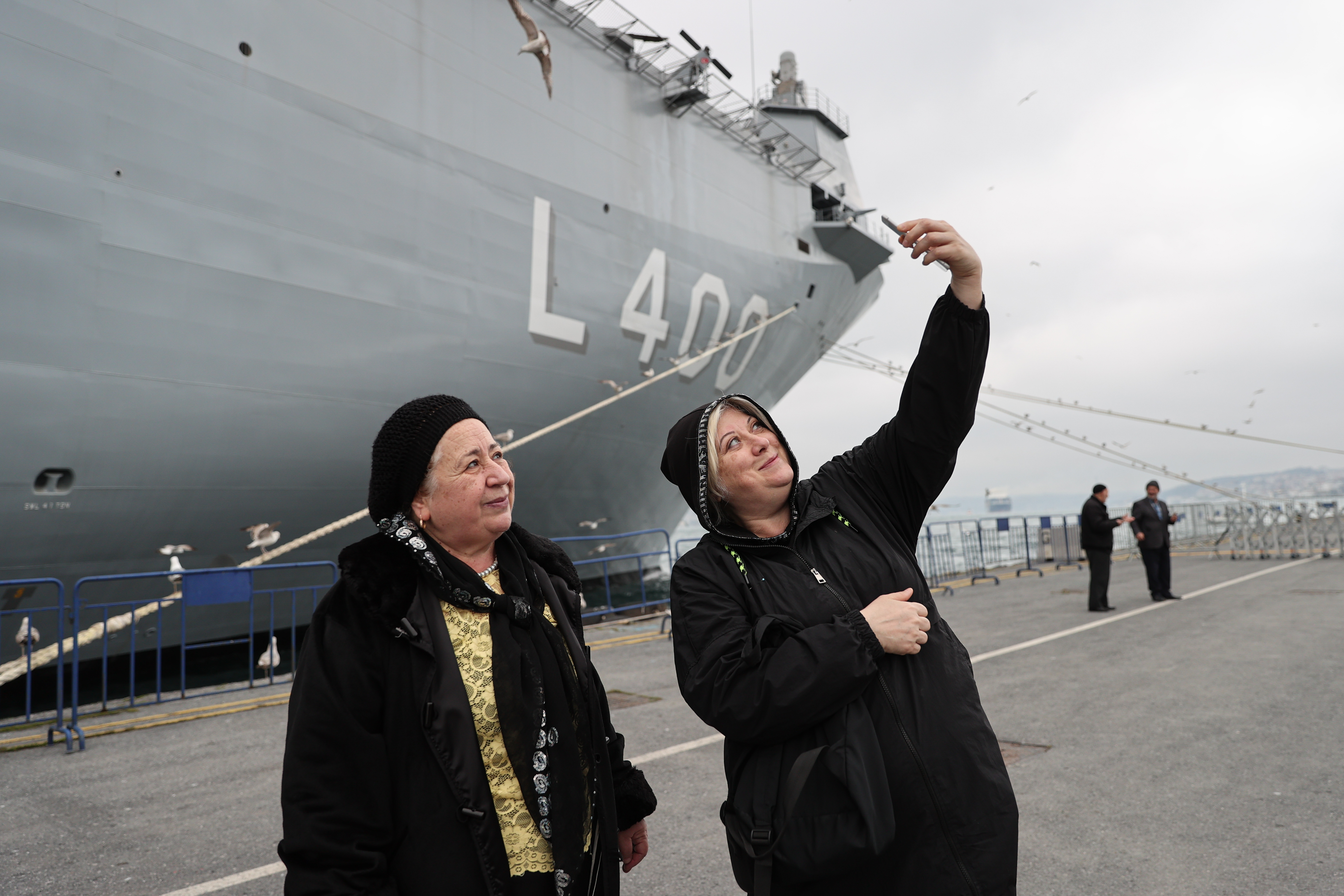 TCG Anadolu gemisi, Sarayburnu Limanı'nda ziyaretçi akınına uğradı 9