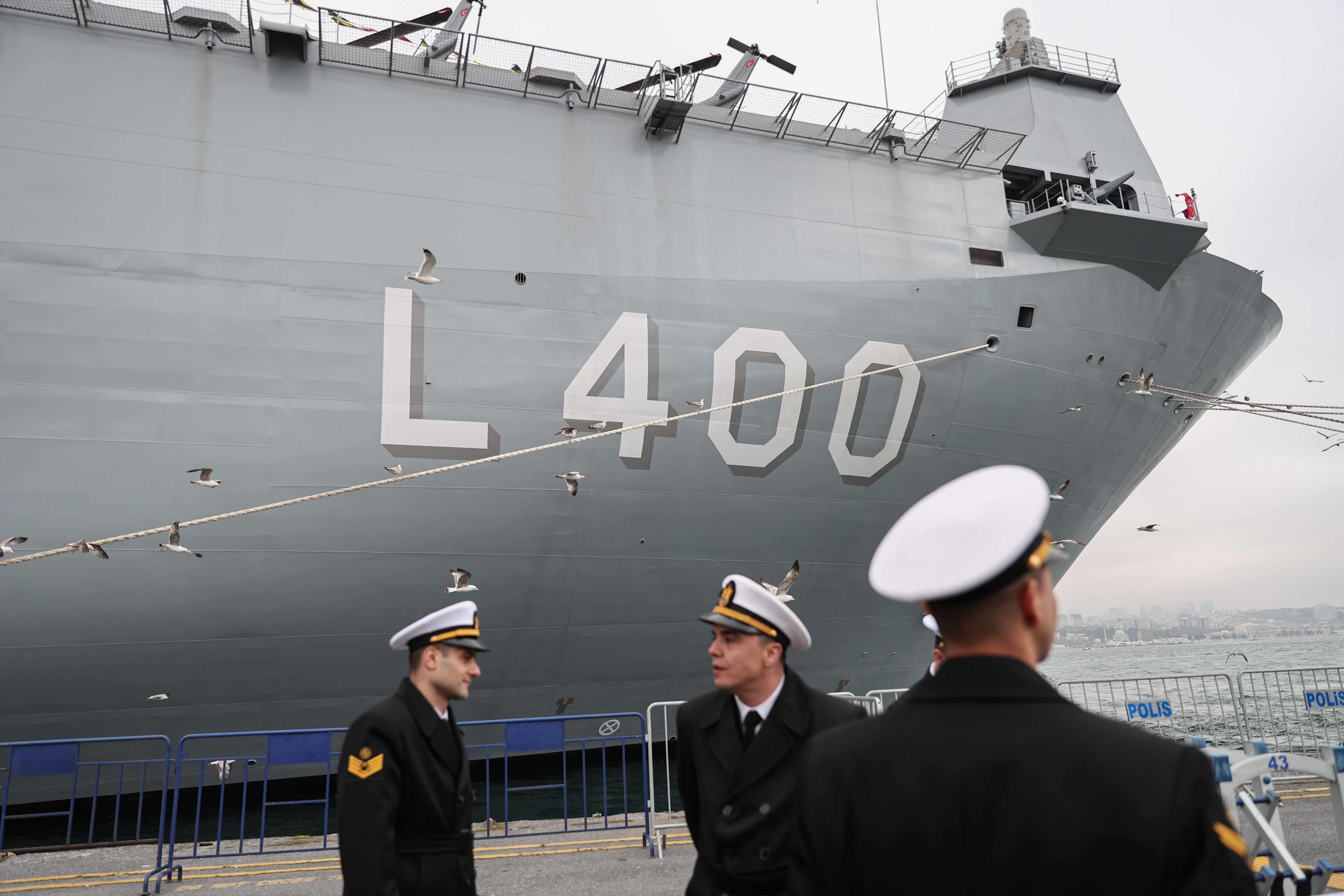 TCG Anadolu gemisi, Sarayburnu Limanı'nda ziyaretçi akınına uğradı 6