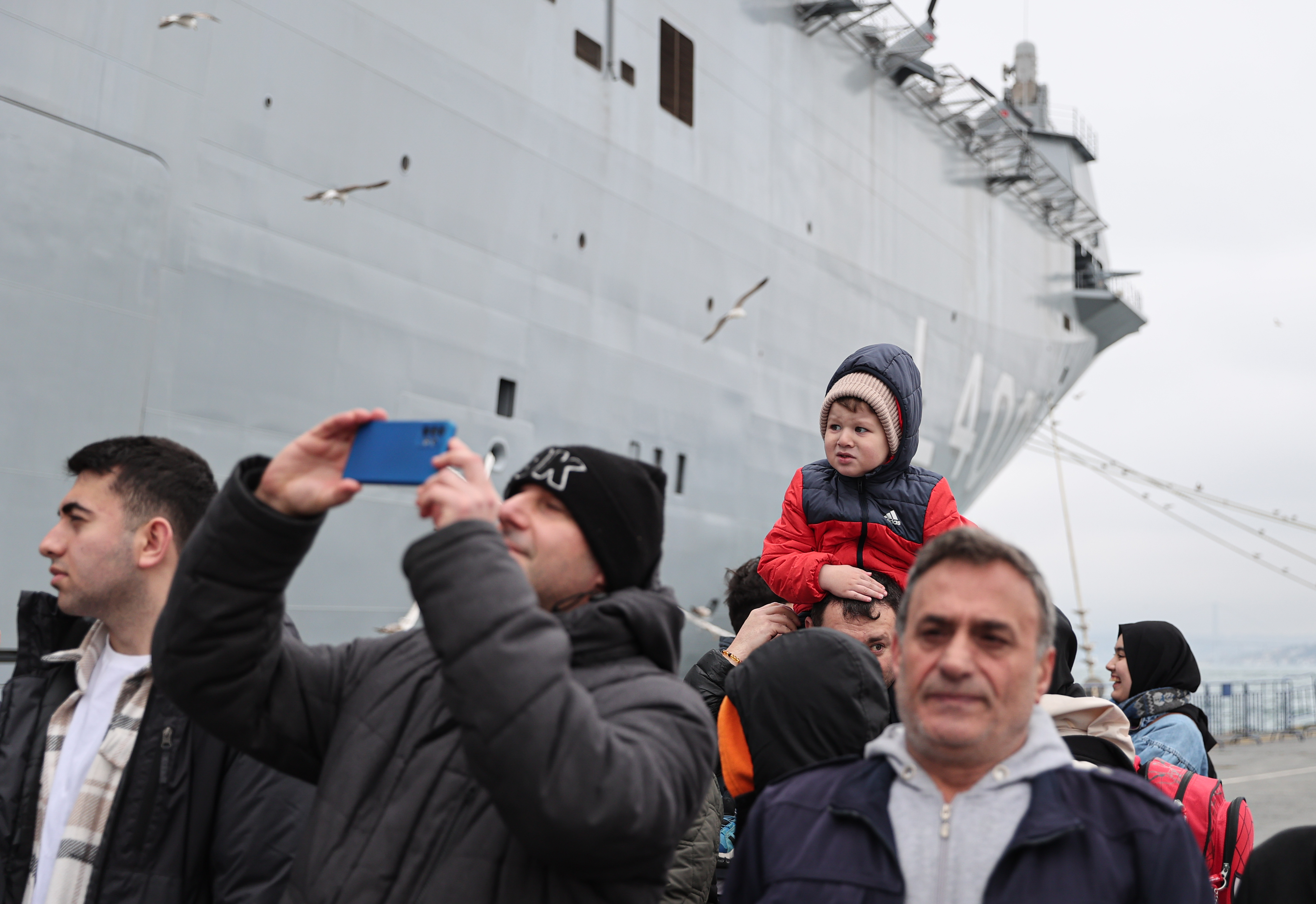 TCG Anadolu gemisi, Sarayburnu Limanı'nda ziyaretçi akınına uğradı 2