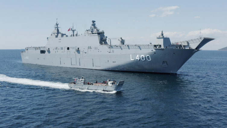 Dünyanın ilk SİHA gemisi TCG Anadolu envantere girdi 9