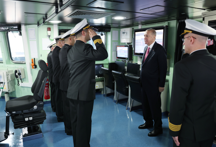 Dünyanın ilk SİHA gemisi TCG Anadolu envantere girdi 3