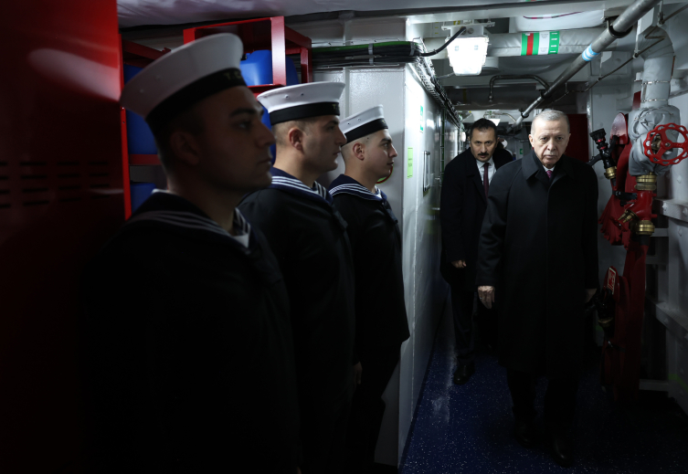 Dünyanın ilk SİHA gemisi TCG Anadolu envantere girdi 4