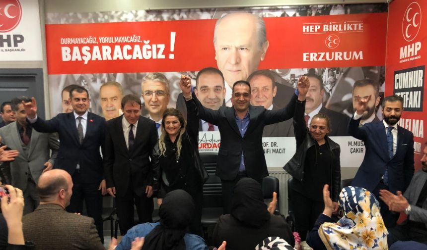 İP'de istifa depremi! MHP’ye katıldı... 9