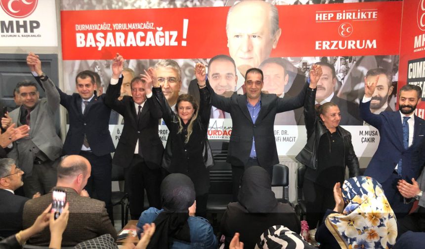 İP'de istifa depremi! MHP’ye katıldı... 4