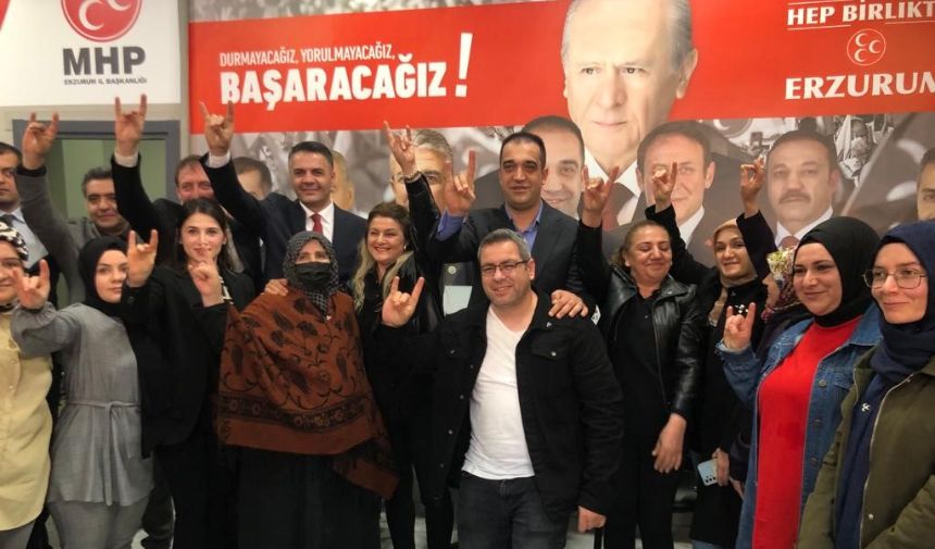 İP'de istifa depremi! MHP’ye katıldı... 3