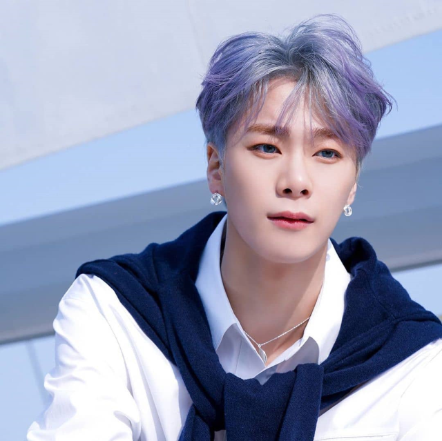 guney-koreli-sarkici-moonbin-evinde-olu-bulundu-15783268_255_m