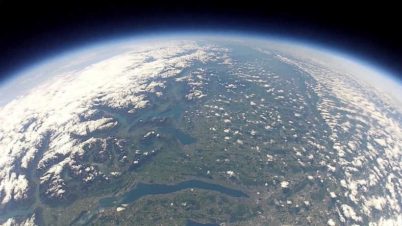 Uzayda yemek ve anında paylaşılan stratosfer selfie’sinin fiyatı belli oldu… 8