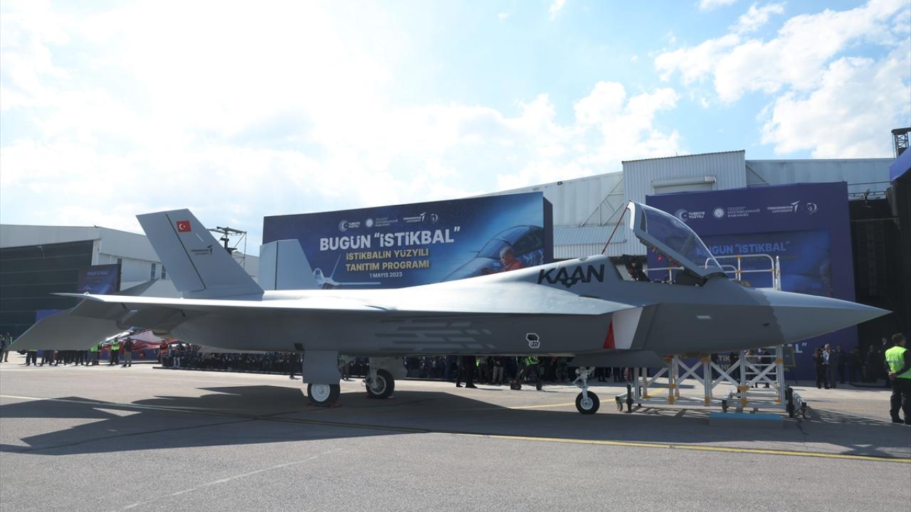 Cumhurbaşkanı Erdoğan'dan Milli Muharip Uçak KAAN'a imza 10