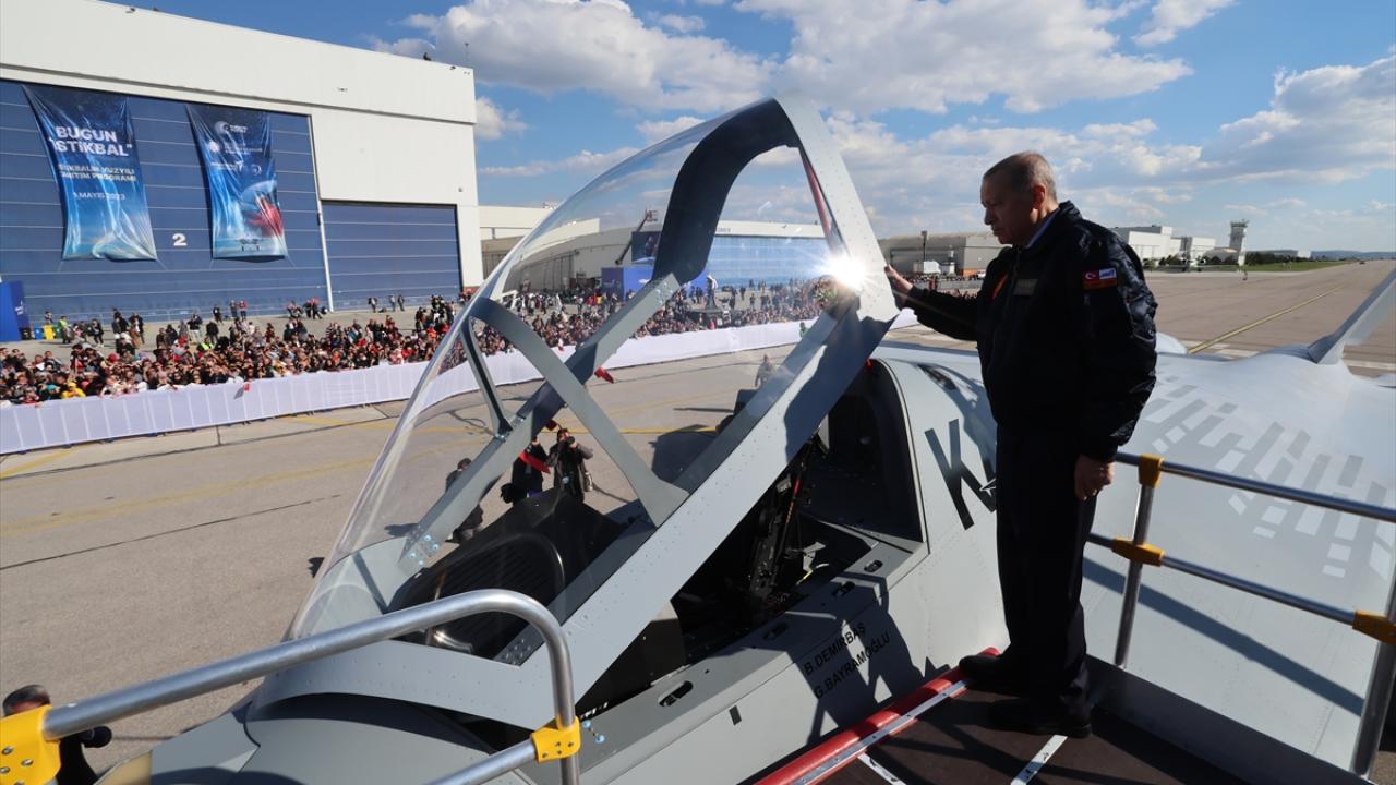 Cumhurbaşkanı Erdoğan'dan Milli Muharip Uçak KAAN'a imza 3