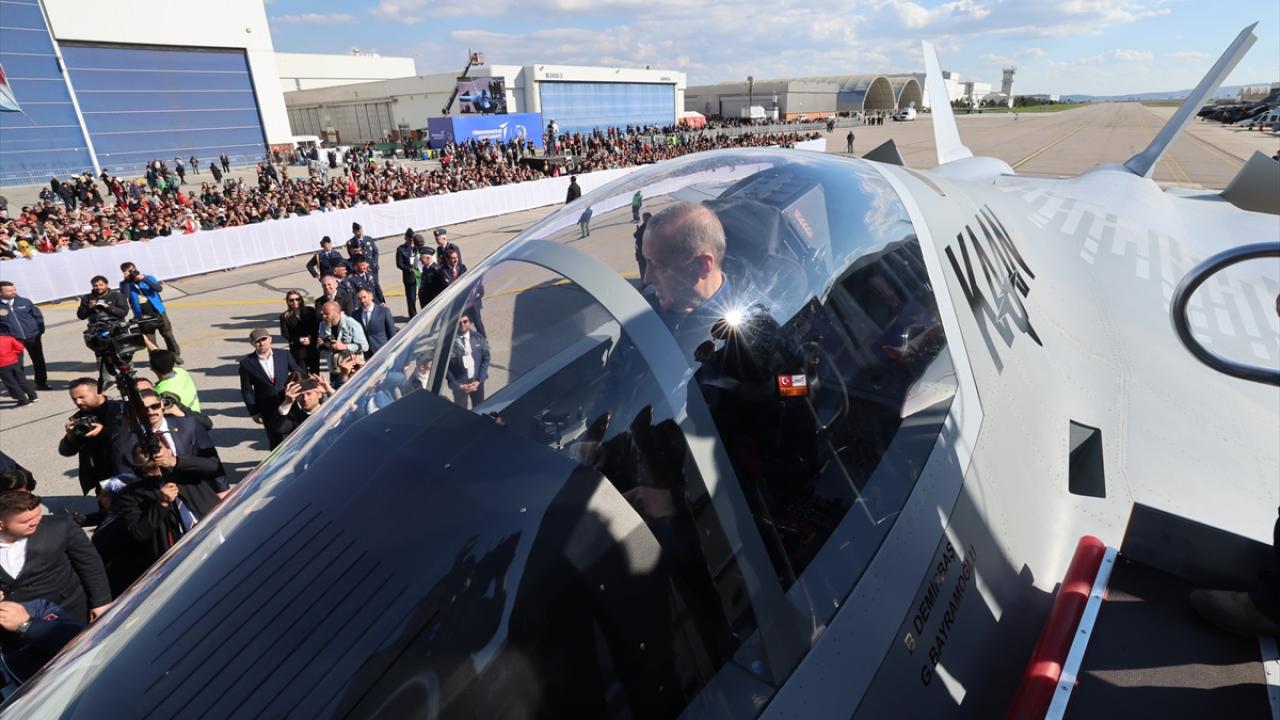 Cumhurbaşkanı Erdoğan'dan Milli Muharip Uçak KAAN'a imza 8