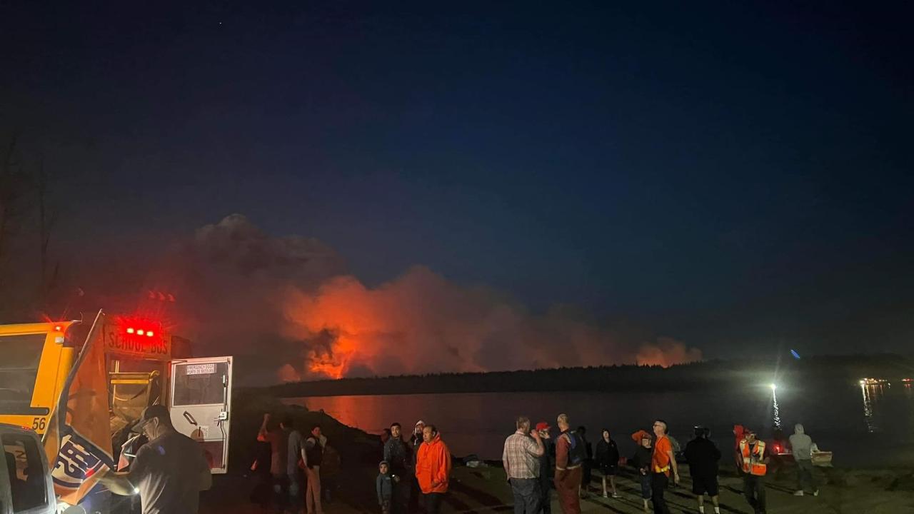 Kanada cayır cayır yanıyor! 78 noktada yangın çıktı 5