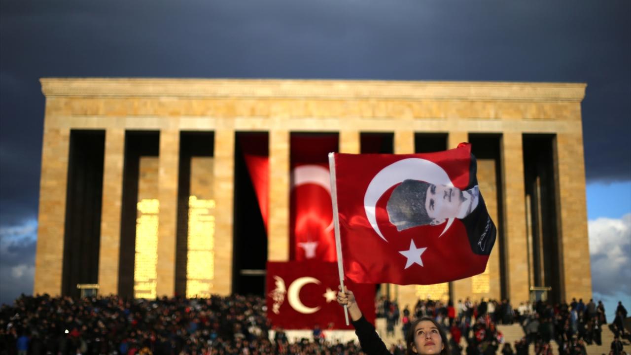 104 yıldır sönmeyen coşku… Atatürk'ün gençliğine armağanı 19 Mayıs 9