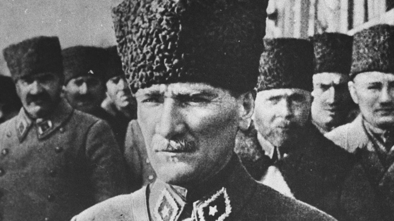 104 yıldır sönmeyen coşku… Atatürk'ün gençliğine armağanı 19 Mayıs 1
