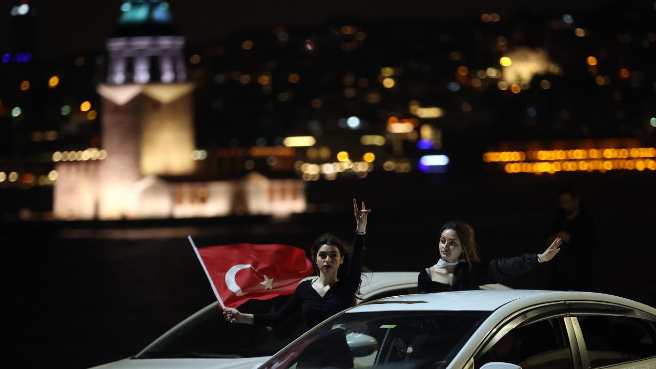 İstanbul'da vatandaşlar seçim kutlaması yaptı 2