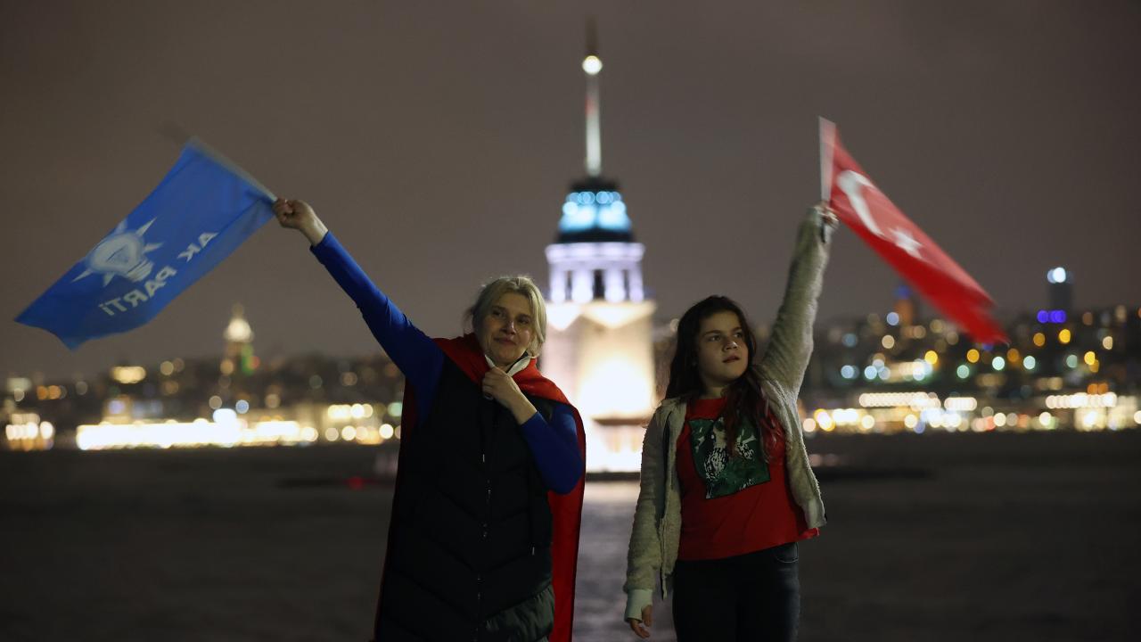 İstanbul'da vatandaşlar seçim kutlaması yaptı 12
