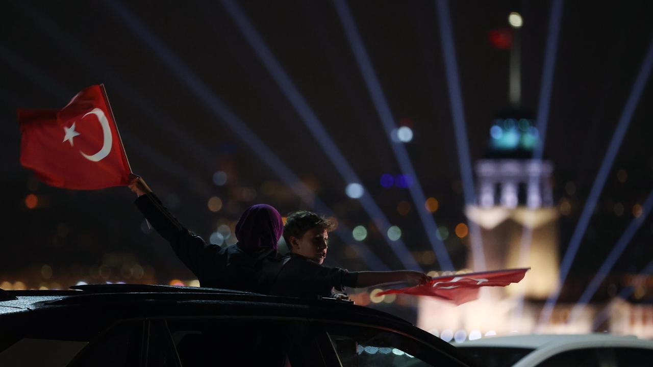 İstanbul'da vatandaşlar seçim kutlaması yaptı 13