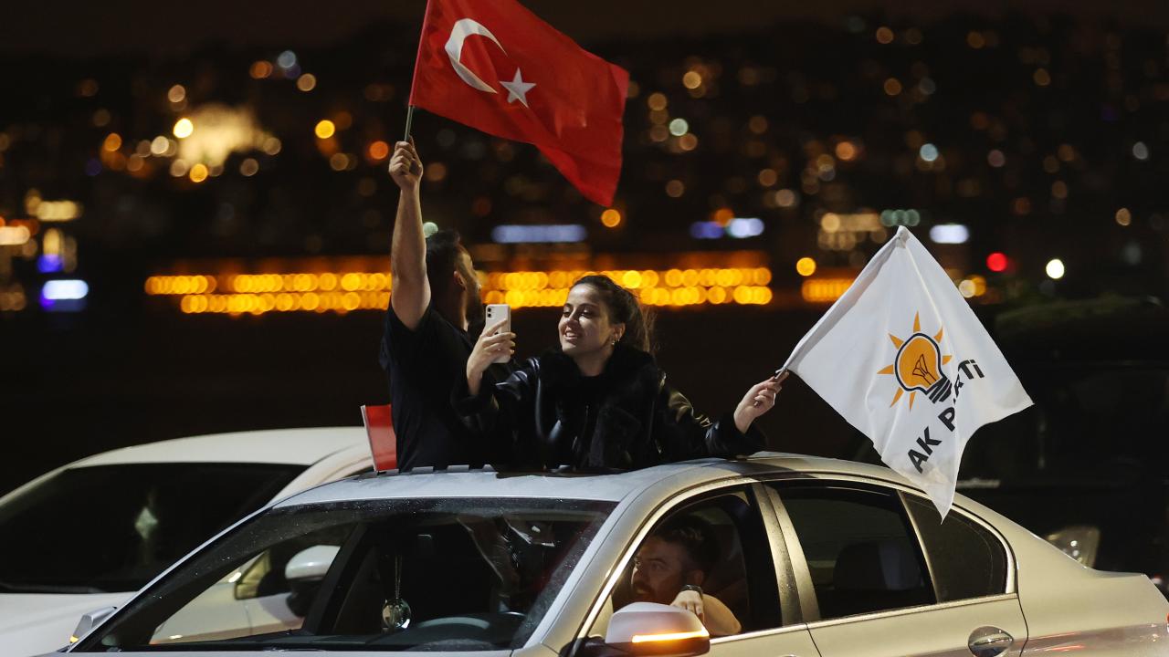 İstanbul'da vatandaşlar seçim kutlaması yaptı 7