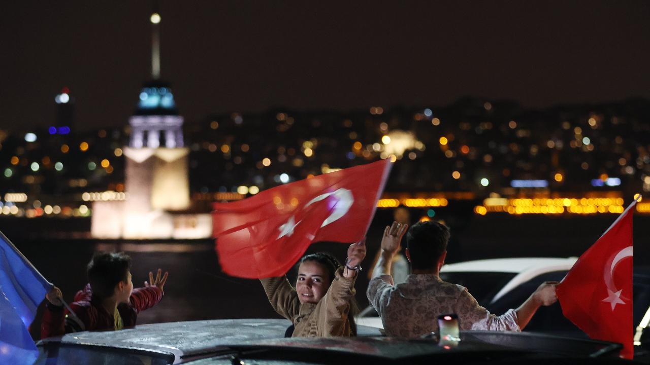 İstanbul'da vatandaşlar seçim kutlaması yaptı 4