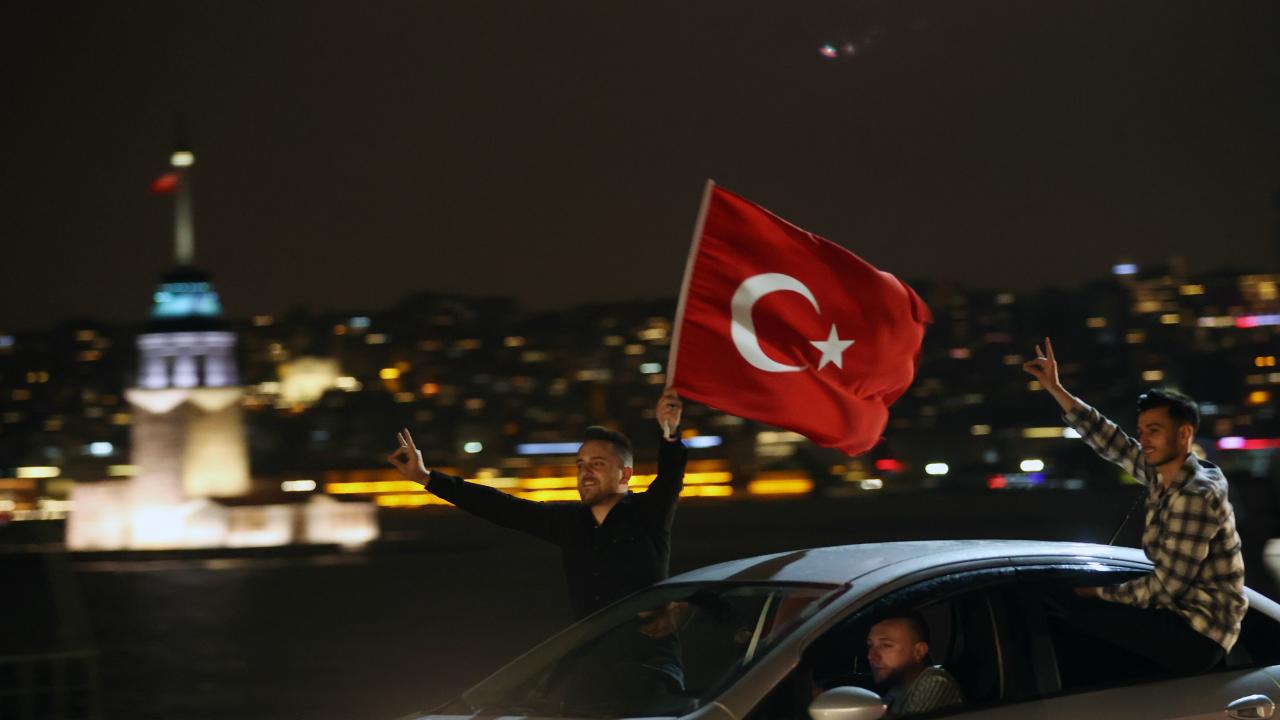 İstanbul'da vatandaşlar seçim kutlaması yaptı 1