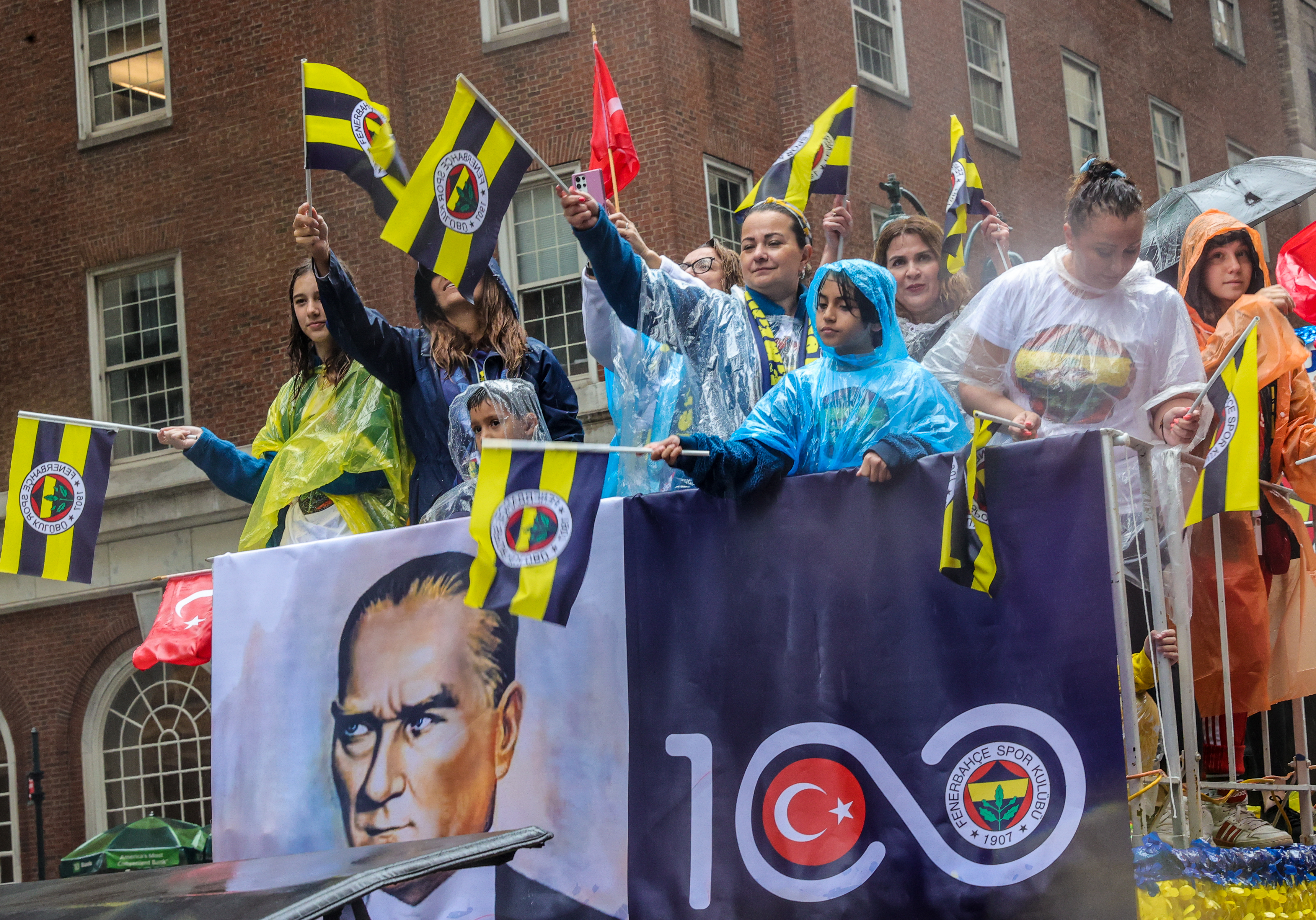 Her yer kırmızı beyaz oldu... New York'ta "Geleneksel Türk Günü Yürüyüşü" düzenlendi 7