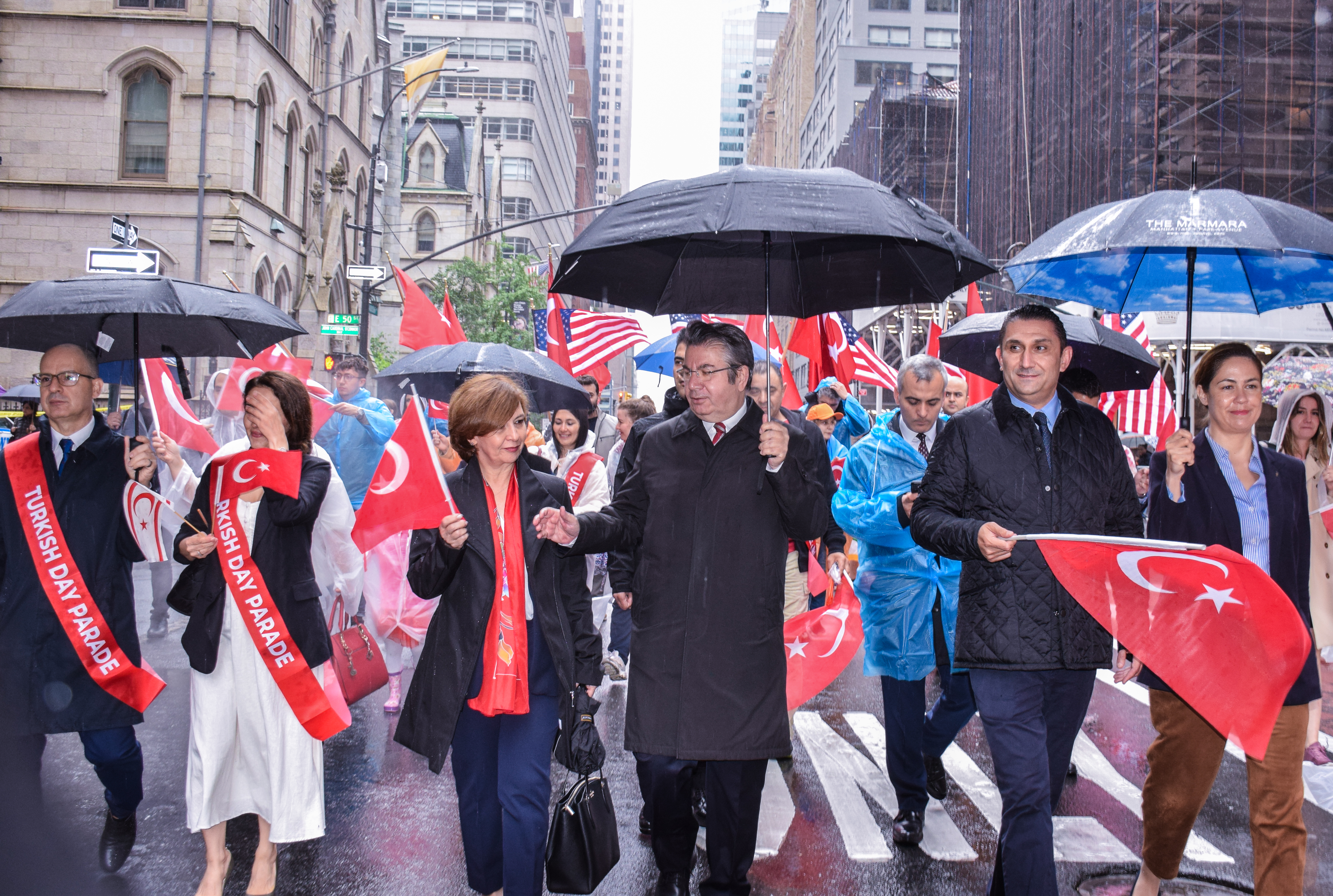 Her yer kırmızı beyaz oldu... New York'ta "Geleneksel Türk Günü Yürüyüşü" düzenlendi 8