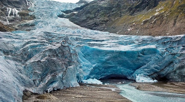 Bu yollarda yürümek cesaret istiyor! Dünyanın en tehlikeli yürüyüş yolları 3