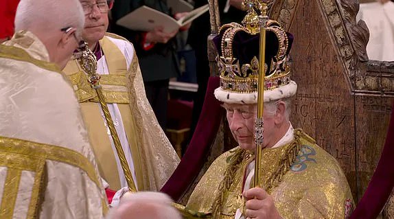 İngiltere Kralı 3. Charles, görkemli bir törenle tacını taktı 6