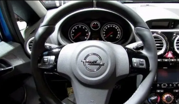 Otomobillerin gizli özellikleri! Silecek ve sinyal kolunu aynı anda kendinize çektiğinizde.. 1