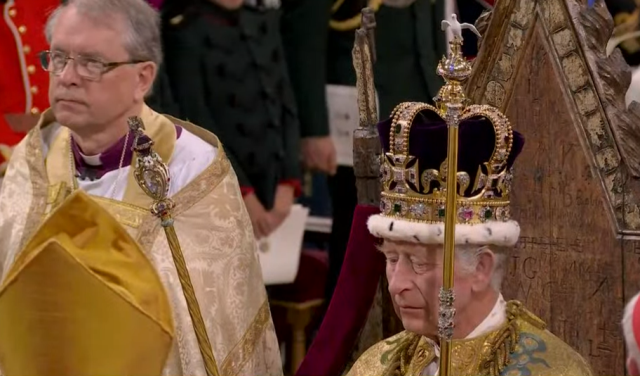 İngiltere Kralı 3. Charles, görkemli bir törenle tacını taktı 2