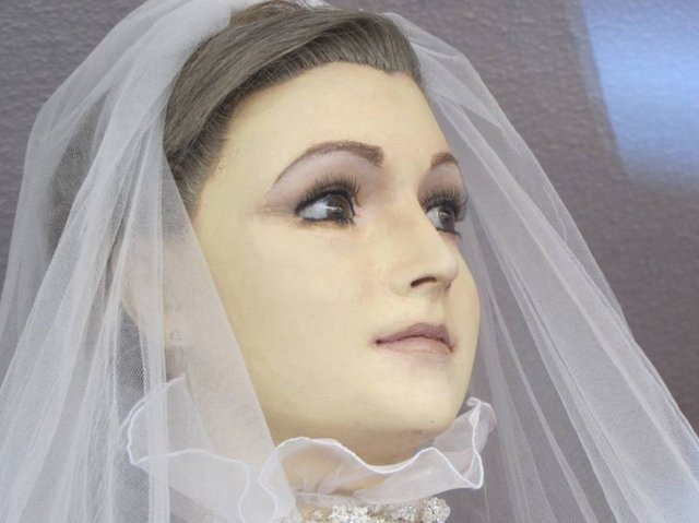 Ölen kızını mumyalatıp vitrinde sergiledi! Tüyler ürperten efsane tüm dünyanın kanını dondurdu... 7